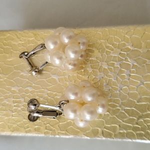 Silver earrings with Akoya pearl